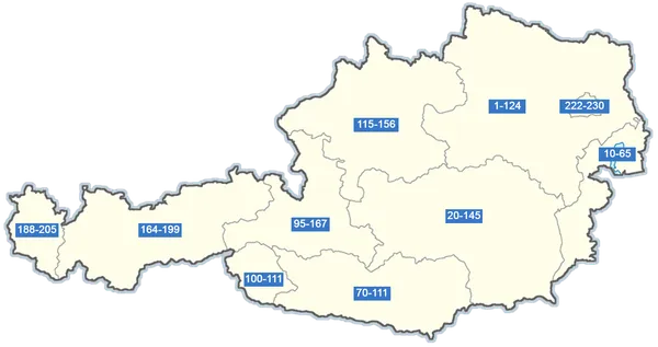 Синие дорожные указатели с белыми номерами трасс 222–230 в Вене