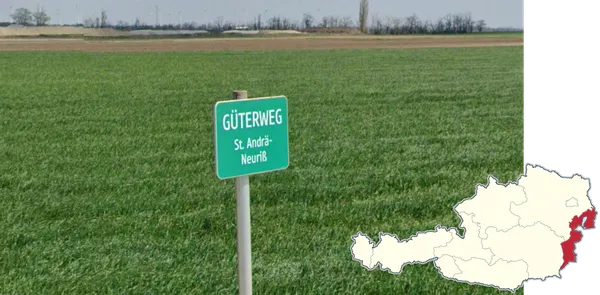 Зеленые дорожные знаки Güterweg в австрийском Бургенланде