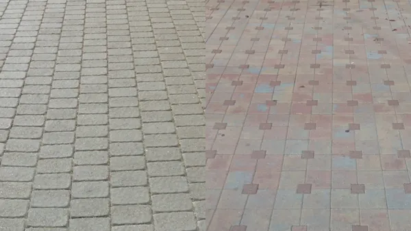 Тротуар в Минске с серыми прямоугольными плитками и розоватым участком