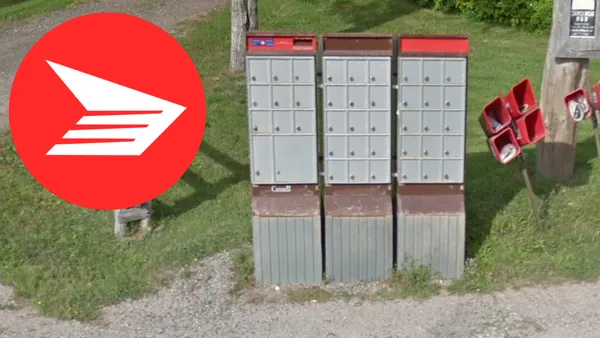 Красные почтовые ящики Canada Post в Канаде с общим доступом