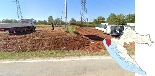 Красная почва на грунтовой дороге в северо-западной Истрии, у Триеста