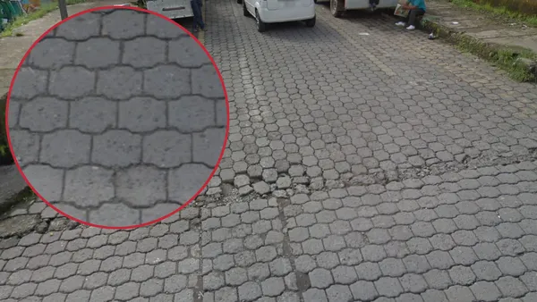 Тротуар с шестигранной мозаикой из бетонных плиток в городском районе