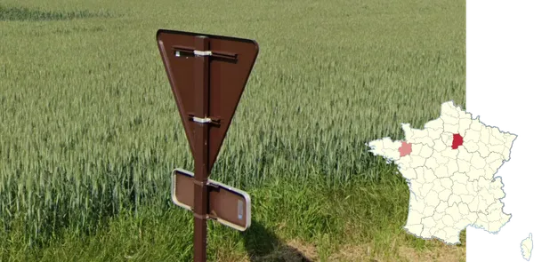 Коричневый столб дорожного знака и задняя часть, квадратный основание, Сен-э-Марн