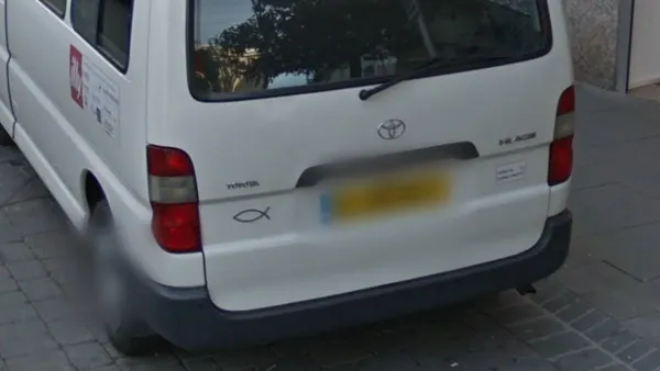 Белые передние и желтые задние номера на автомобиле в Гибралтаре