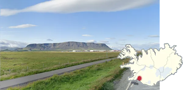 Гора с плоской вершиной у Сельфосса в равнинном ландшафте