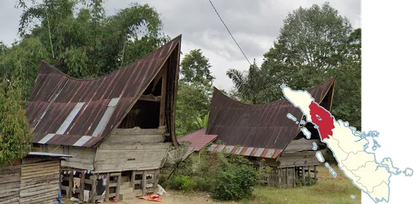 Крыша в форме лодки в Северной Суматре без шпилей, менее наклонена
