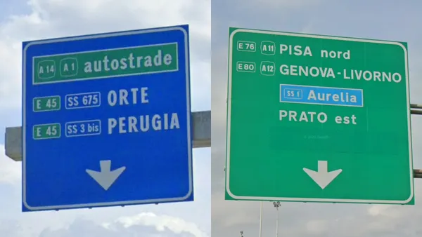 Синий указатель Strada Statale с бело-синей каймой на трассе