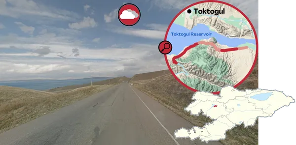 Токтогулское водохранилище, озеро среди холмистого ландшафта к югу от дороги
