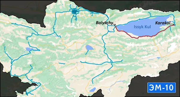 Трасса EM-10 A363 на западном направлении, вид на Иссык-Куль севернее Каракол-Балыкчи