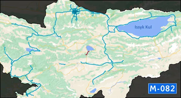 Частично асфальтированная дорога M-082 от озера Сон-Куль к горам южнее