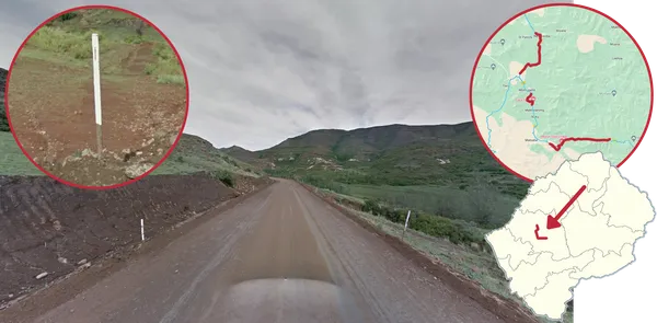Строящаяся трасса A5 к югу от Ньякособы, белые временные палки у дороги