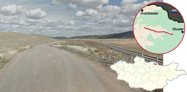 Железнодорожная насыпь вдоль дороги к городу Худер на севере