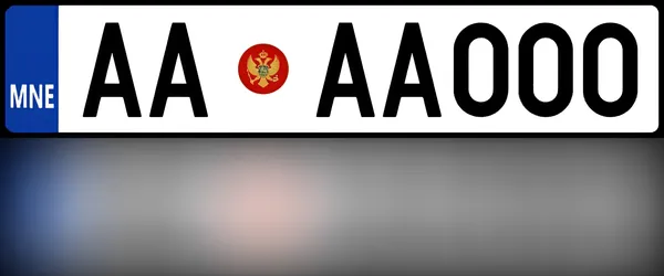 Европейский номер Черногории с синей полосой и гербом в красном круге