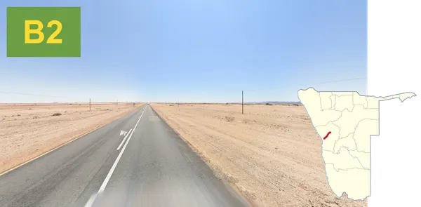 Дорожная трасса B2 на песчаной почве у Свакопмунда, горный хребет восточнее