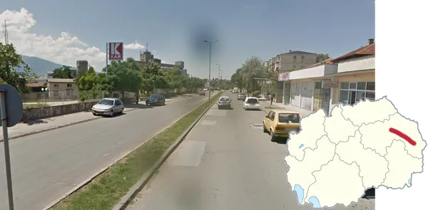 Три пятна на трассе R1304 возле Кочани с ограниченным покрытием
