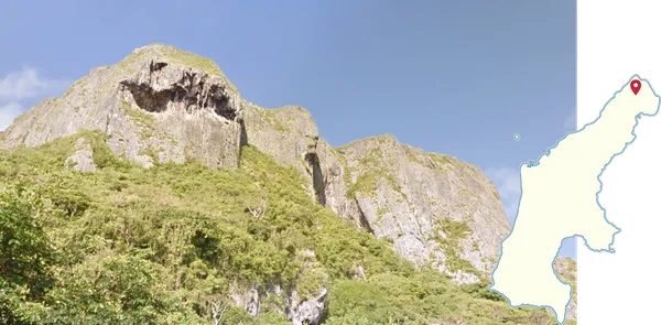 Утес Самоубийц у северной оконечности острова с обнаженными скалами