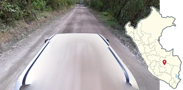 Белый автомобиль Street View в центре Куско, Перу, направляется к Мачу-Пикчу