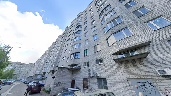 Многоквартирные бетонные дома в России с современными новостройками