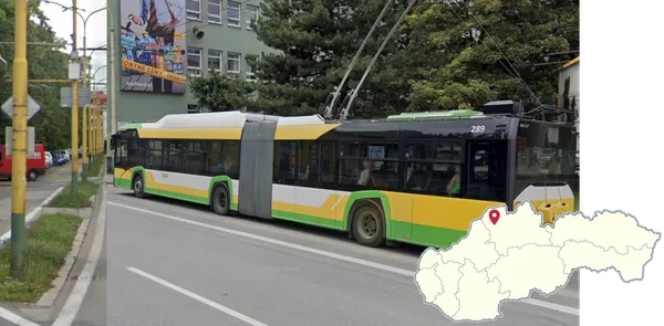 Зелено-желто-белый троллейбус в Жилине и разноцветные троллейбусные опоры