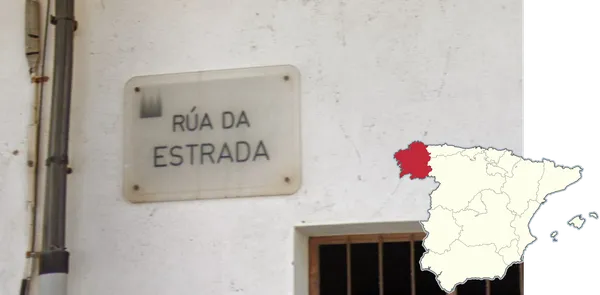 Уличная табличка Rúa в Галисии рядом с указателем Rua в Португалии