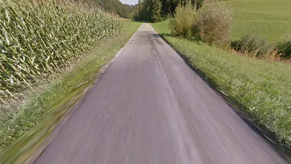 Google Street View автомобиль с низко установленной камерой в Швейцарии