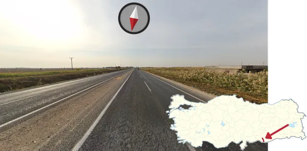 Автомагистраль E99 на юг от Шанлыурфы среди сельскохозяйственных равнин