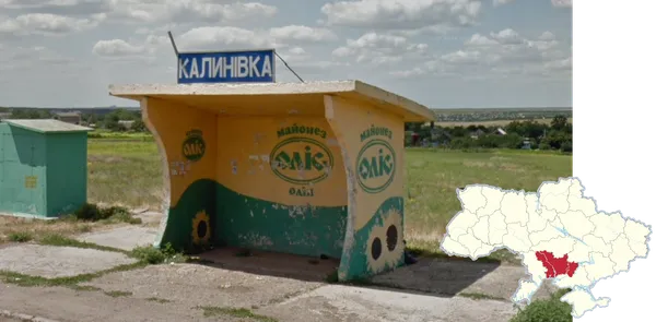 Желто-зеленая автобусная остановка Оліс с подсолнухами в Николаевской области