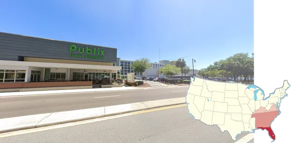 Publix супермаркет во Флориде с вывеской и входом у парковки